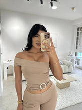 Conjunto Off Shoulder com Fivela Dourada